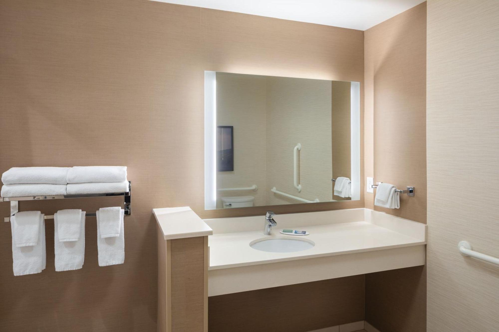 Fairfield Inn & Suites By Marriott Чиликоти Екстериор снимка