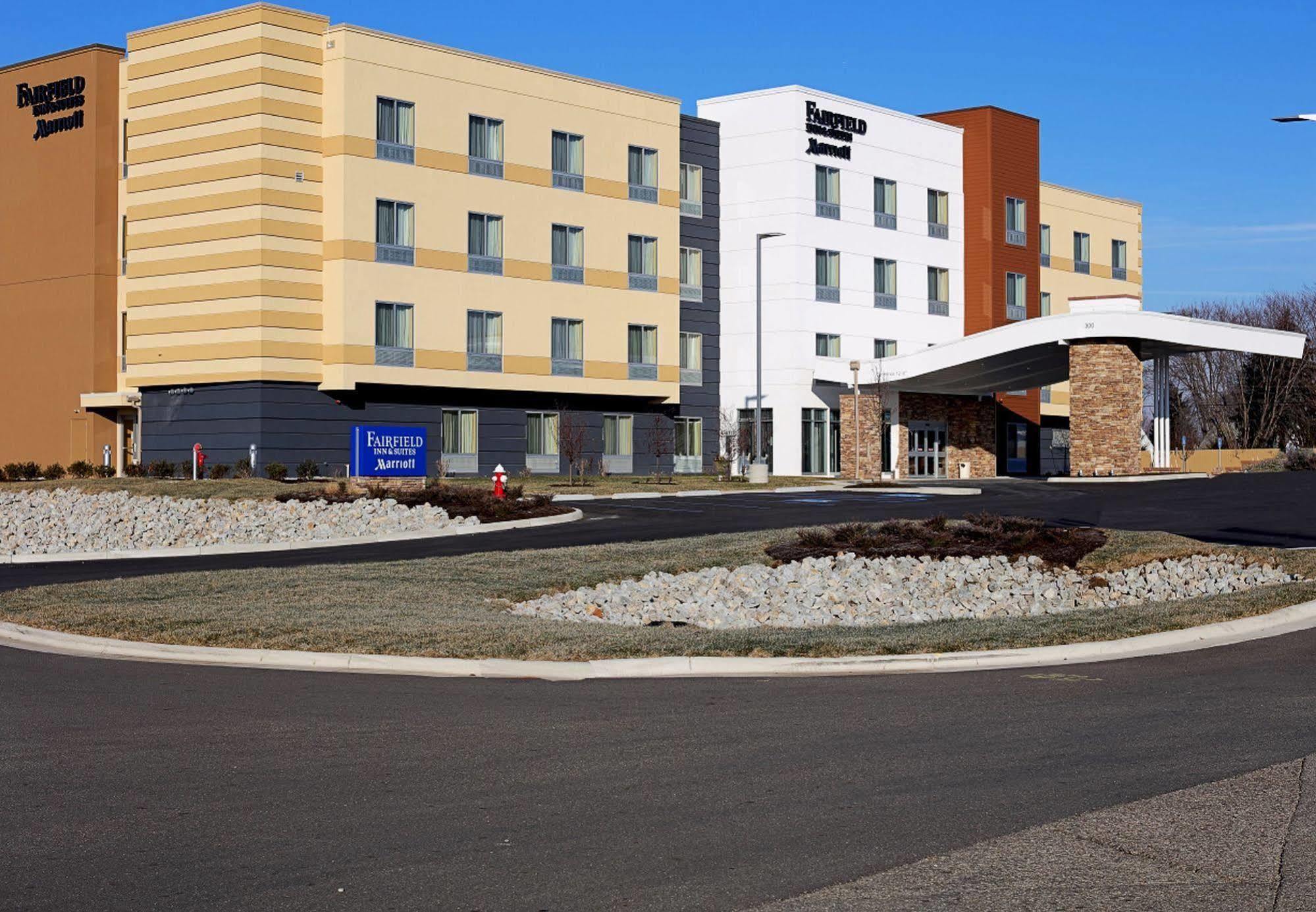 Fairfield Inn & Suites By Marriott Чиликоти Екстериор снимка