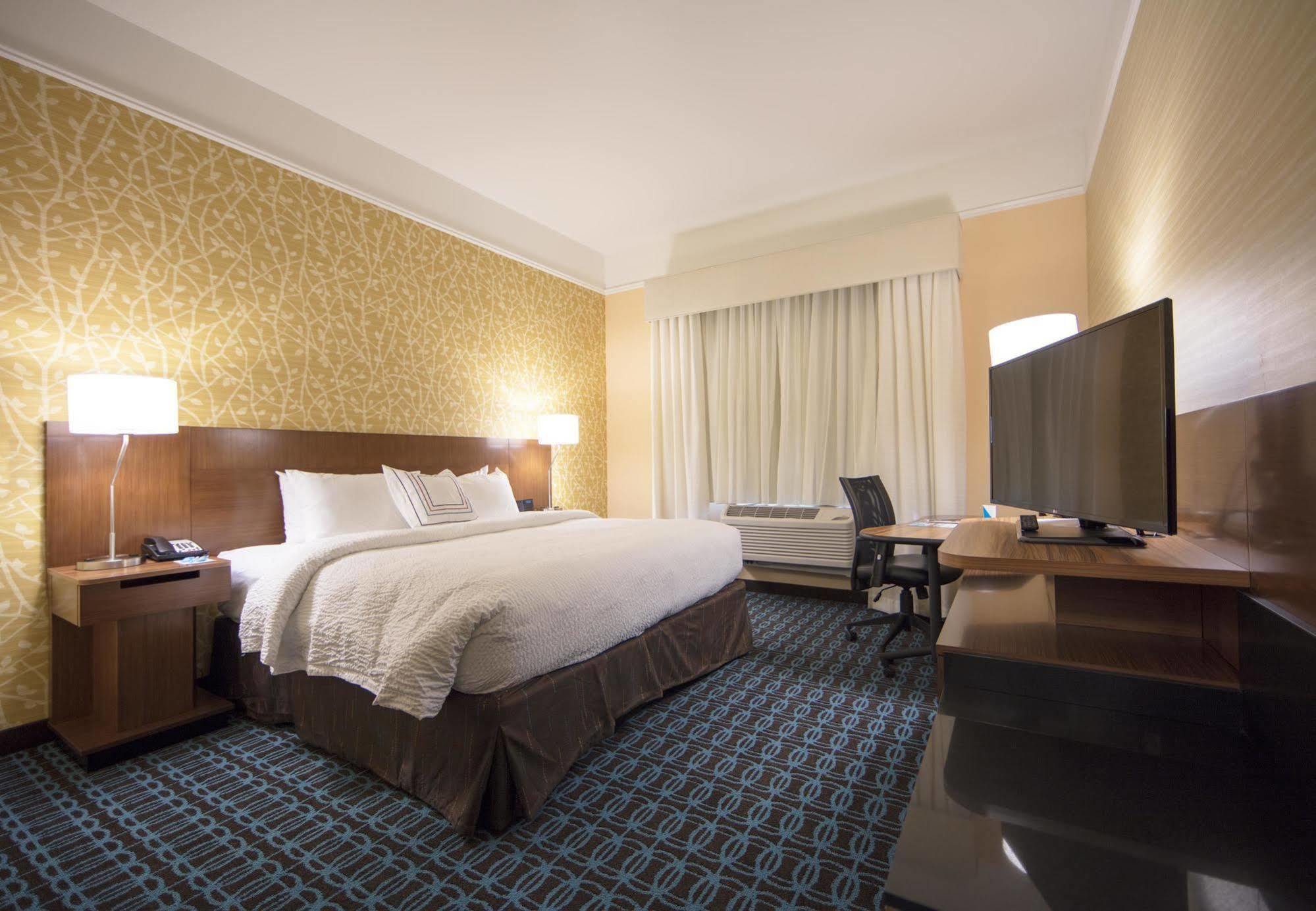 Fairfield Inn & Suites By Marriott Чиликоти Екстериор снимка