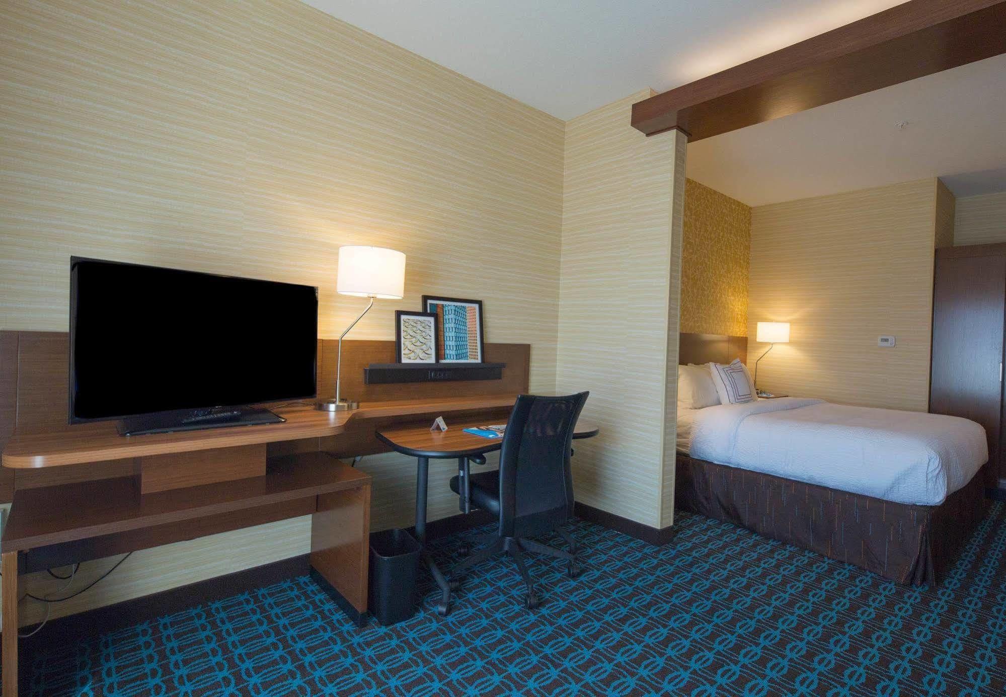 Fairfield Inn & Suites By Marriott Чиликоти Екстериор снимка