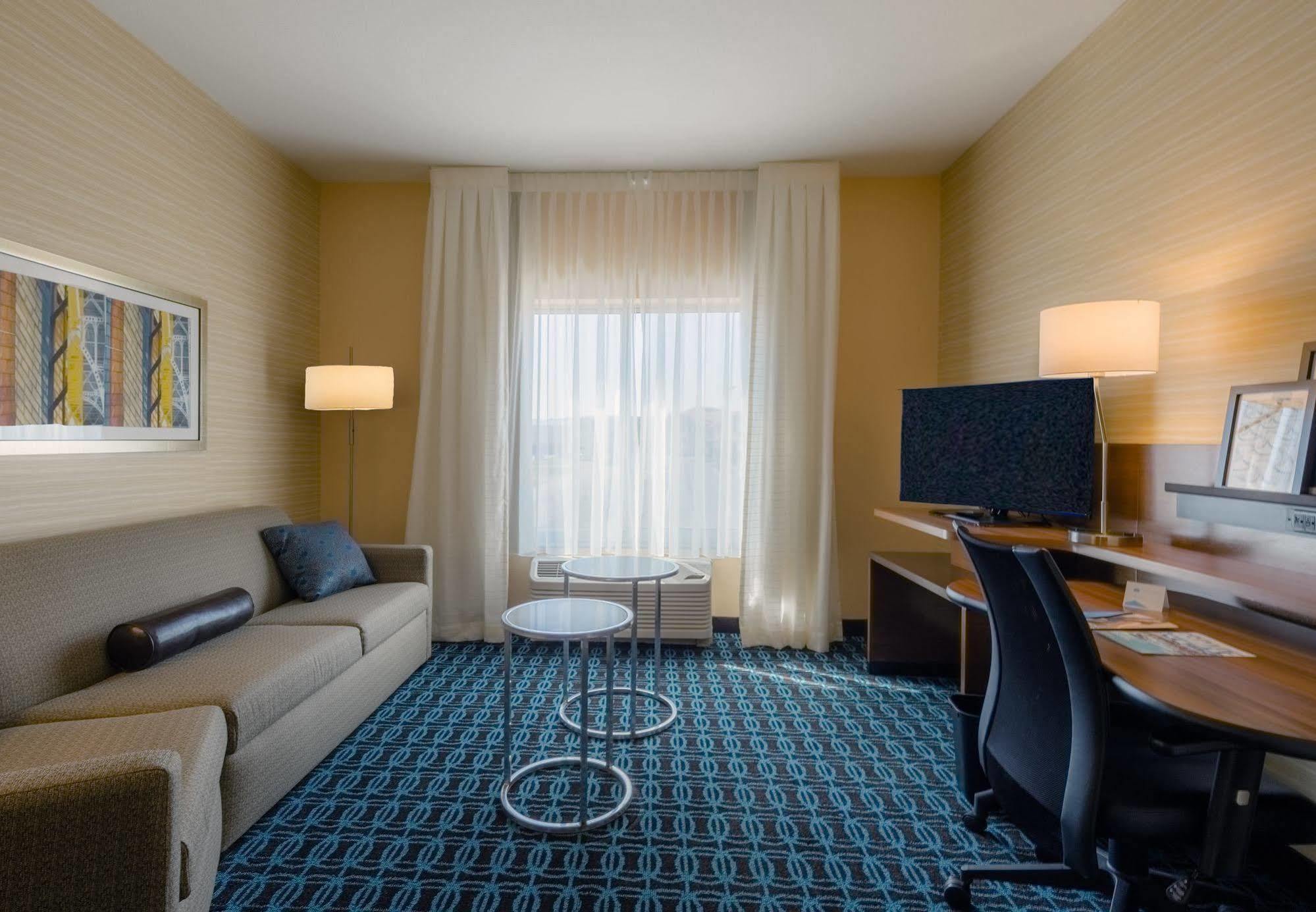 Fairfield Inn & Suites By Marriott Чиликоти Екстериор снимка